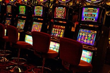 hobi69 slot deposit confirmation screen showing QRIS and BCA virtual account options